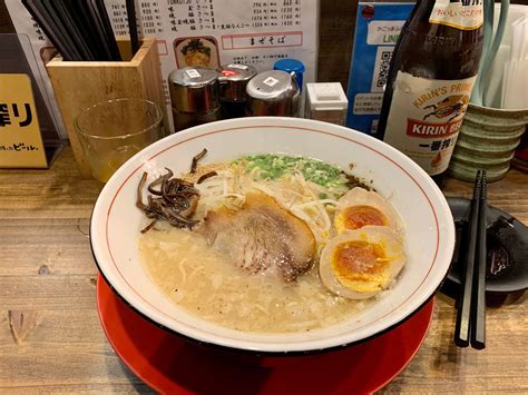  Hakata Ramen – Kirpeä ja Silkkisen Pehmeä Luomus Fukuokaan Kaduilta!