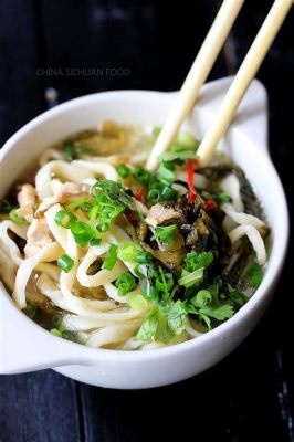  Jingzhou Stir-Fried Rice Noodles with Pickled Mustard Greens: A Symphony of Umami and Tangy Delight?